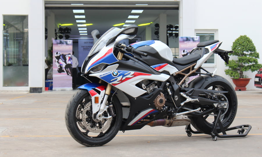 BMW S1000RR Price in India: 2024 के इस धांसु सुपर स्पोर्ट बाइक, की कीमत बस इतनी, जानने के लिए क्लिक करें